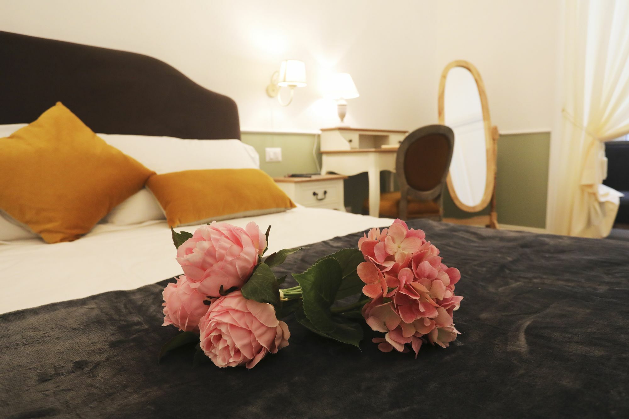 Macchiato Suites Boutique Guest House Наполи Екстериор снимка